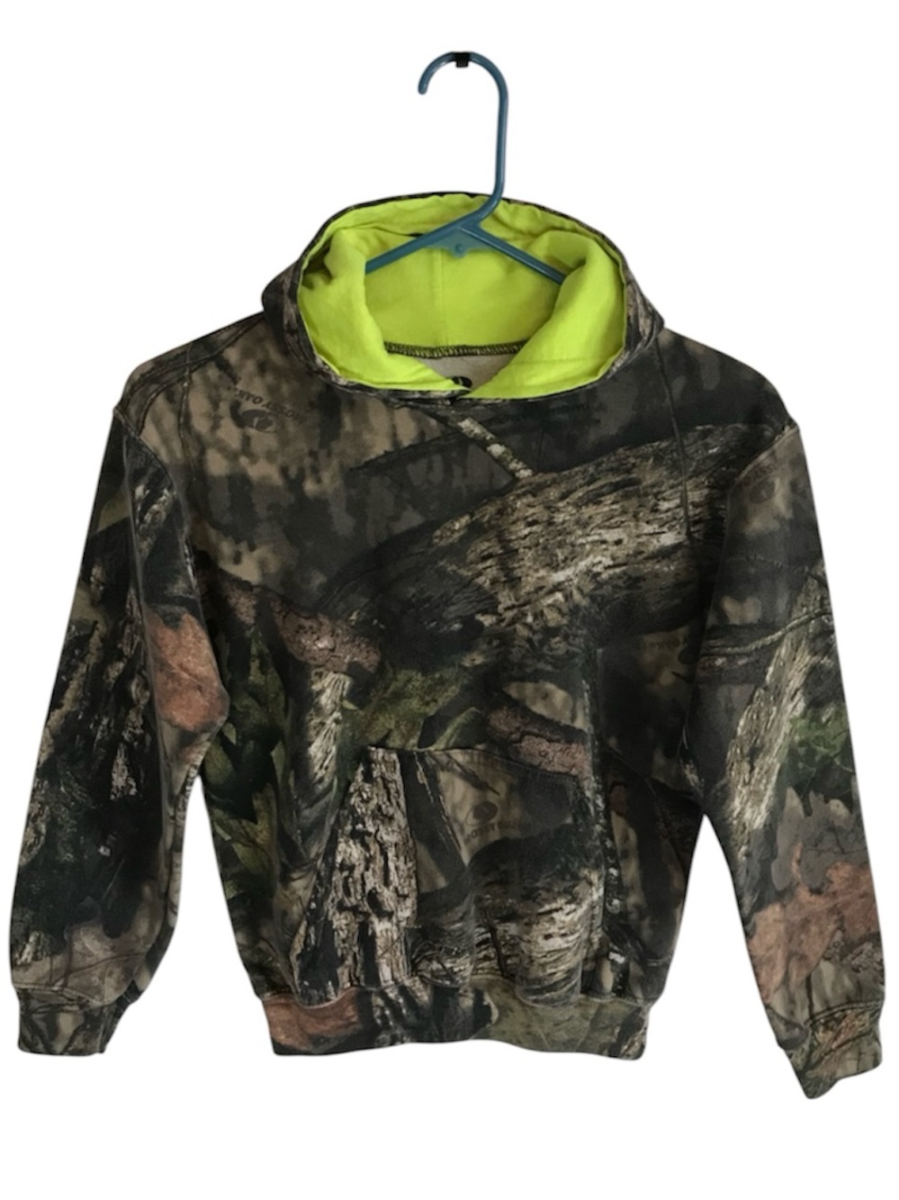 Mossy Oak Youth Kids S Camo & Neon Yellow Hoodie with kangaroo pocket in EUC